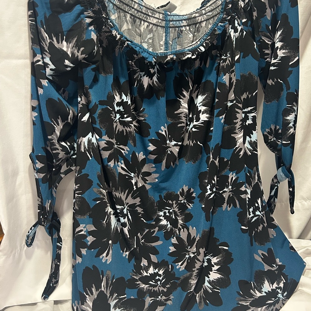 White House Black Market Blue and Black Floral Blouse